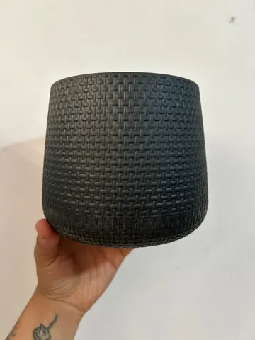 Macetero negro con plato incorporado 13×13